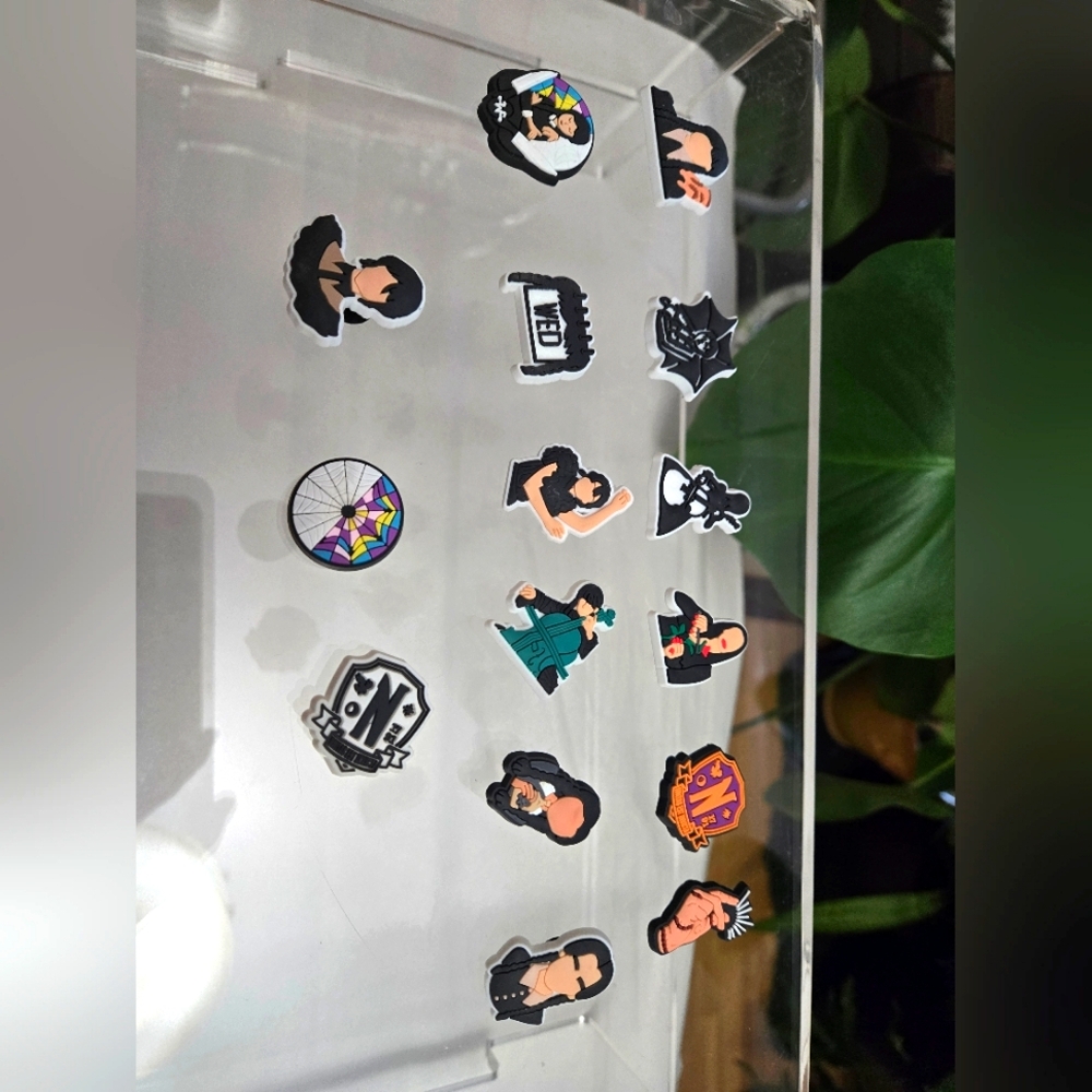 🖤5/$25🐝 Wednesday Addams 15 peice Show Charms Crocs NWOT